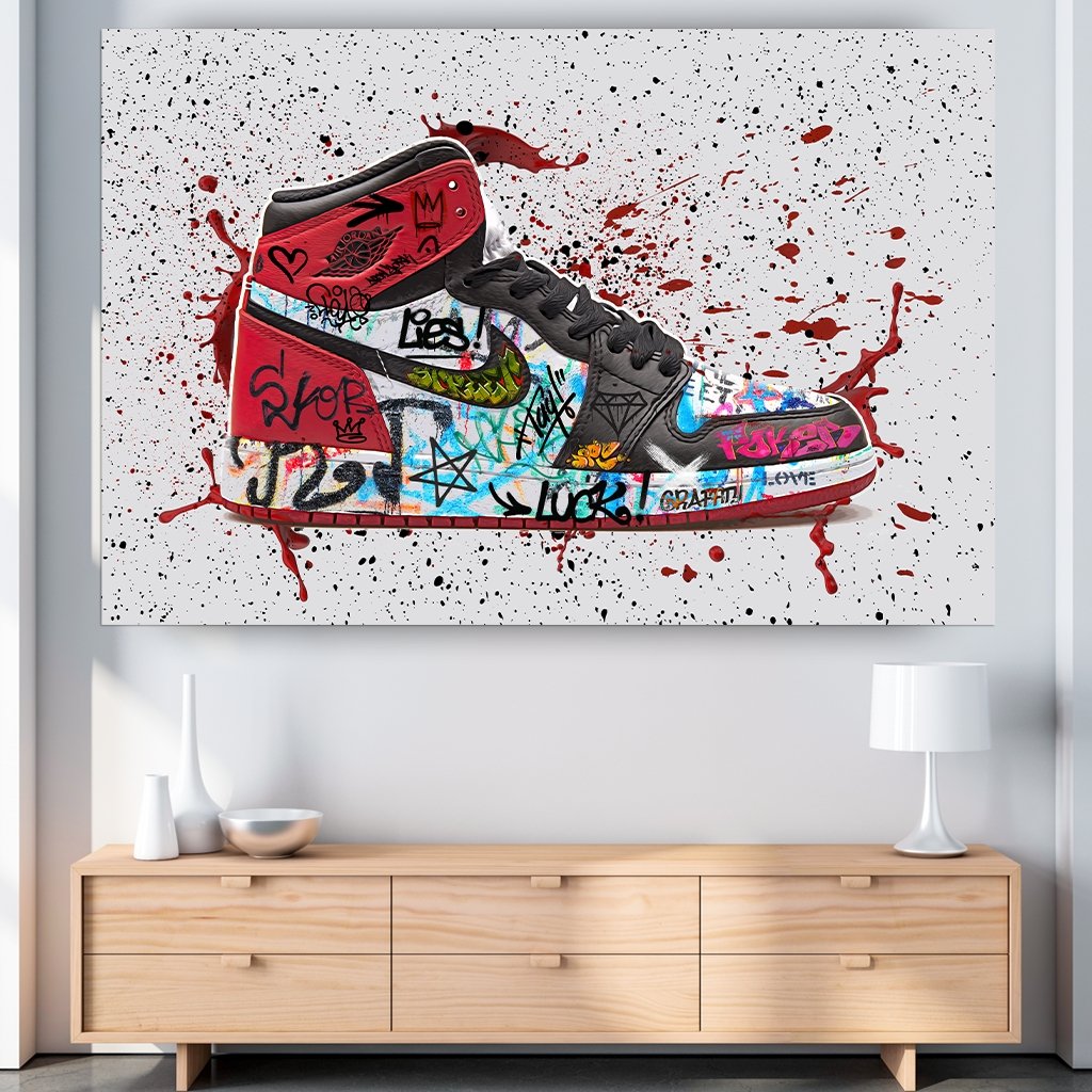 Das Motiv hängt über einer Kommode