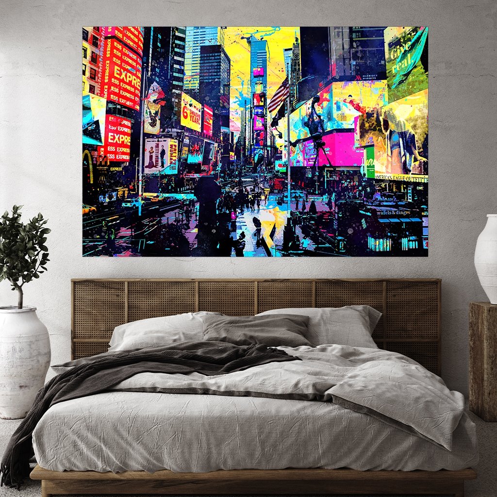 Das Motiv hängt in einem Schlafzimmer über einem Doppelbett