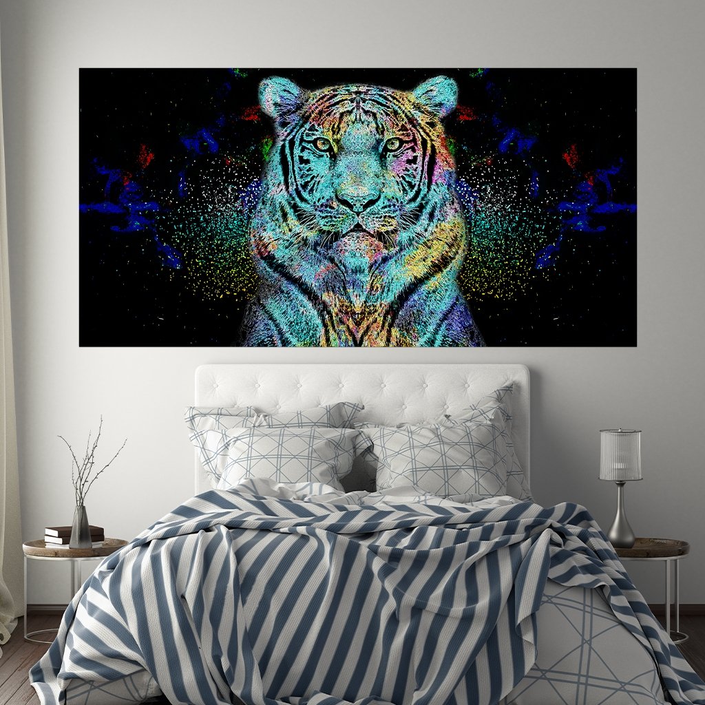 Das Motiv hängt in einem Schlafzimmer über einem Bett