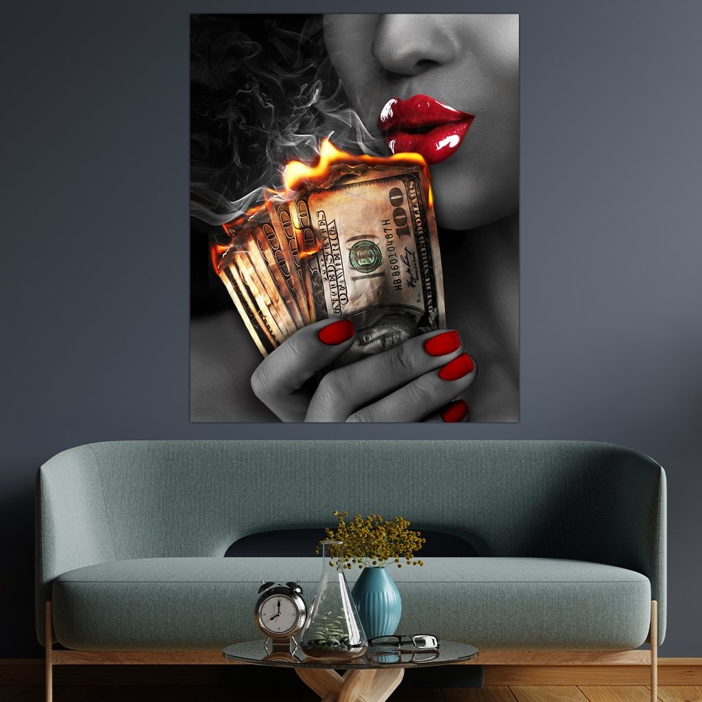 Das Motiv hängt über einem modernen Sofa