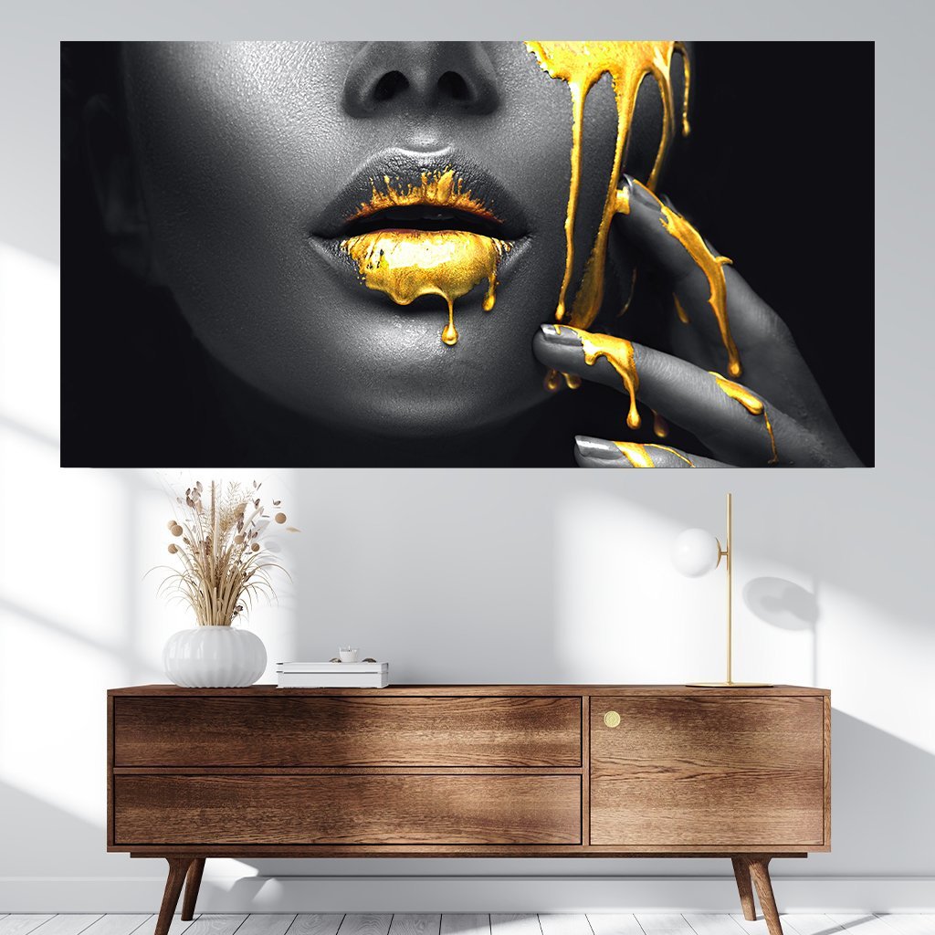 Das Motiv hängt über einer Kommode