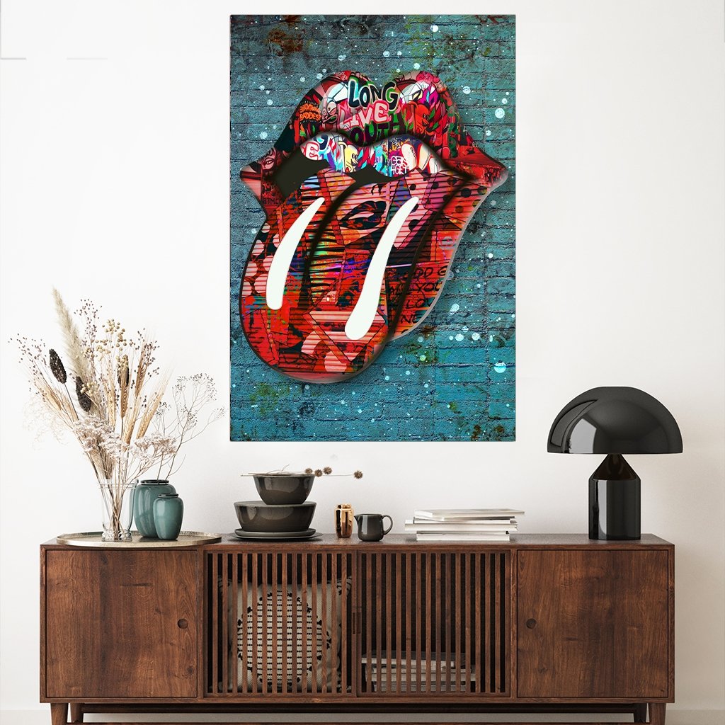 Das Motiv hängt über einer Kommode