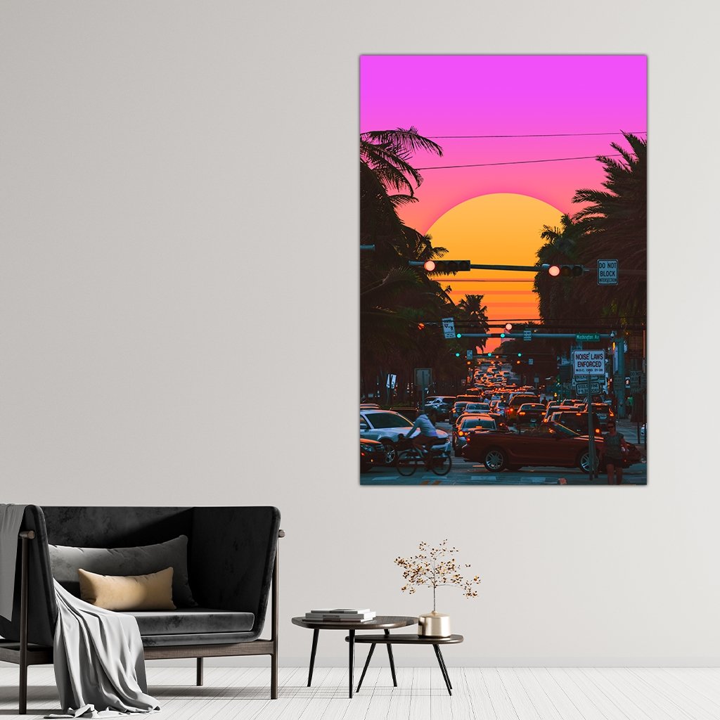 Das Motiv hängt neben einer modernen Sitzgelegenheit