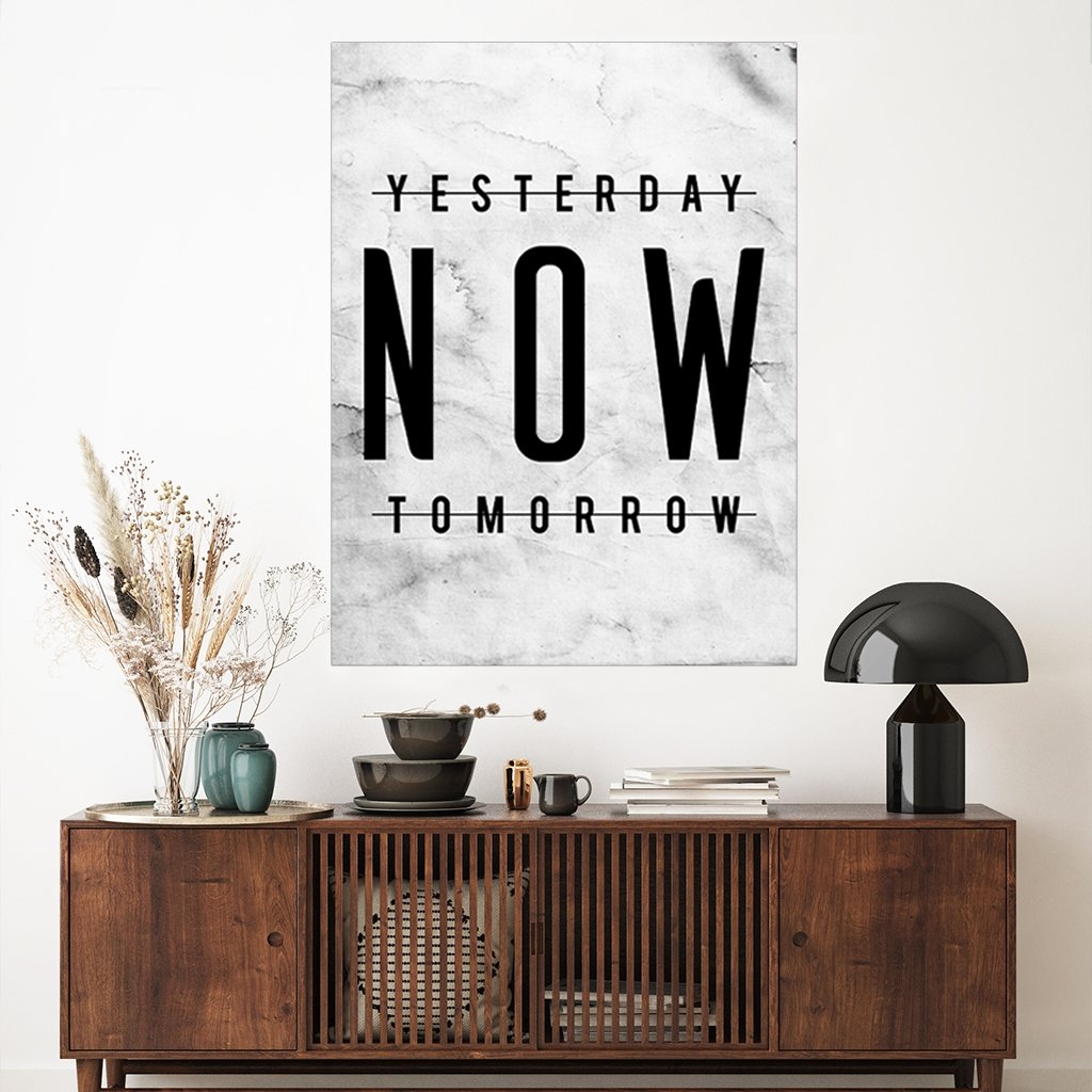 Das Motiv hängt über einer Kommode