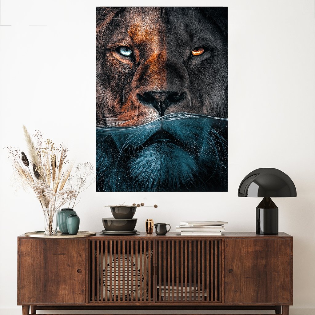 Das Motiv hängt über einer Kommode