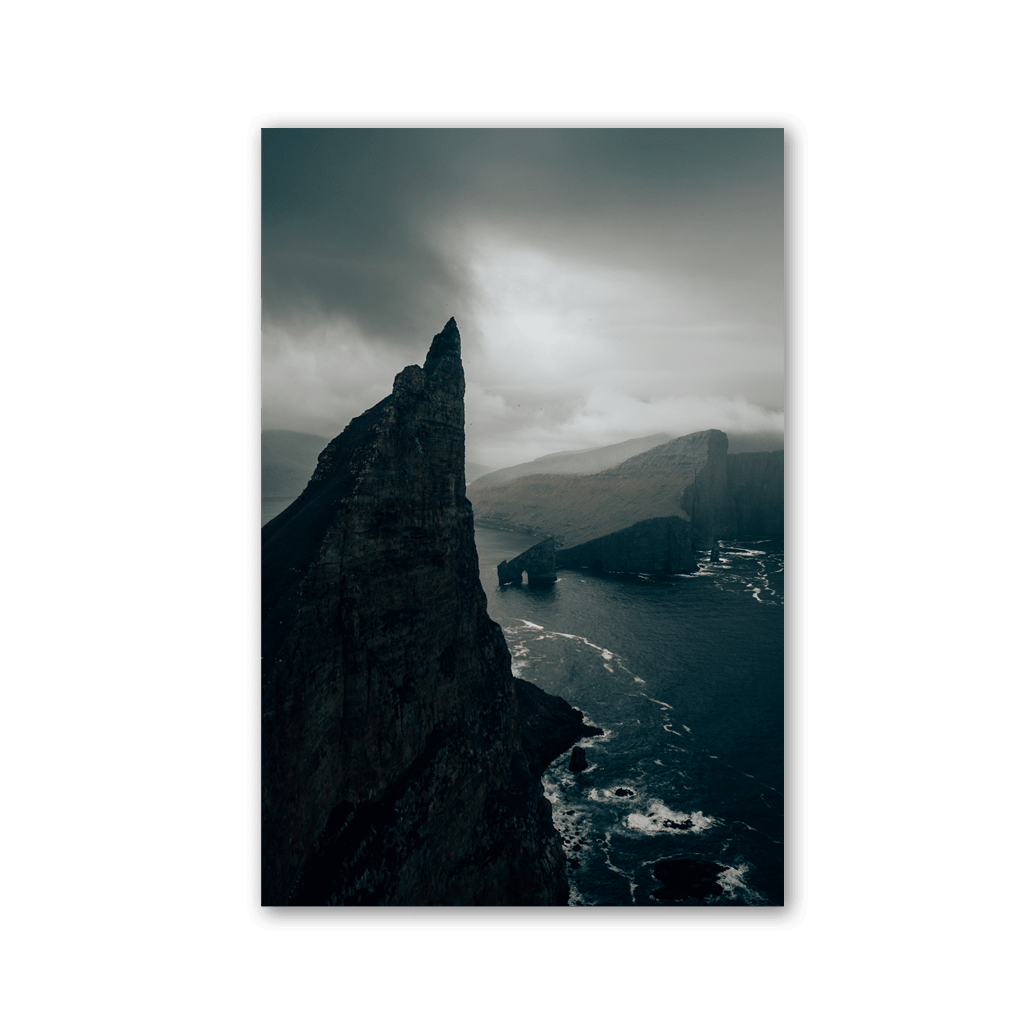 Dramatic Sea Cliff Pinnacle by Philipp Pilz - Affengeile Bilder