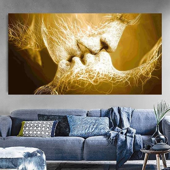 Das Motiv hängt in einem Wohnzimmer über einem Sofa